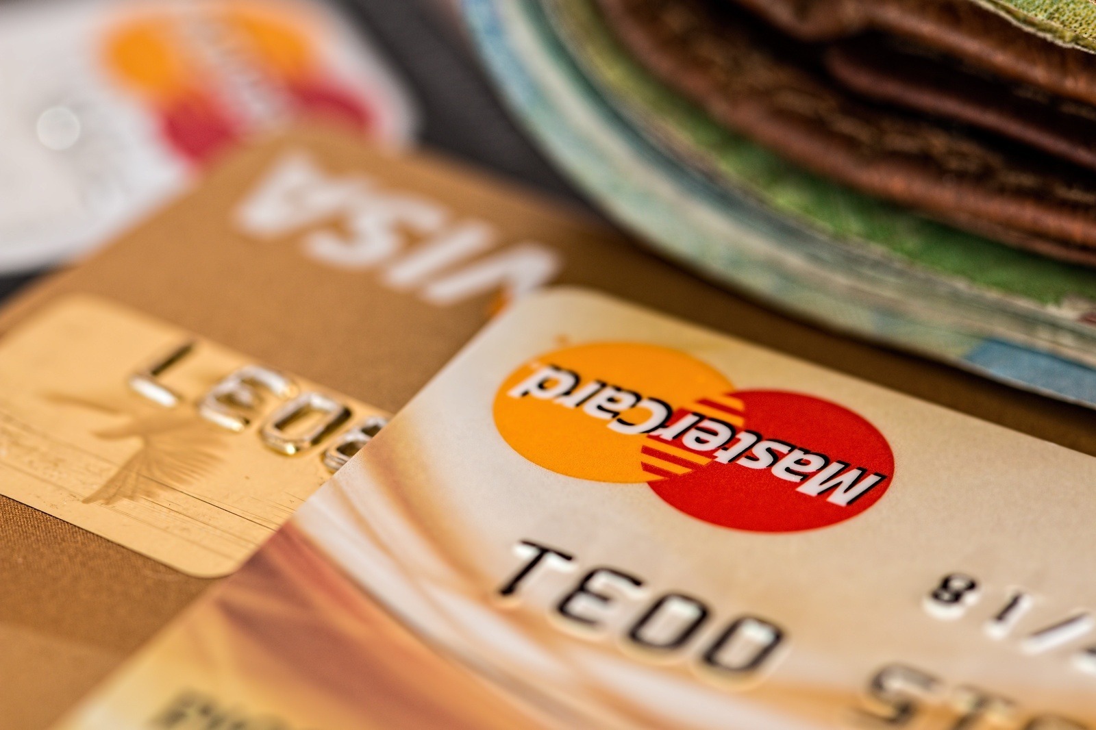 Poistenie storna letenky verzus flexibilné tarify: Finančná výhodnosť